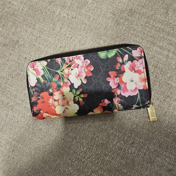 Wallet - Picture 2 of 5